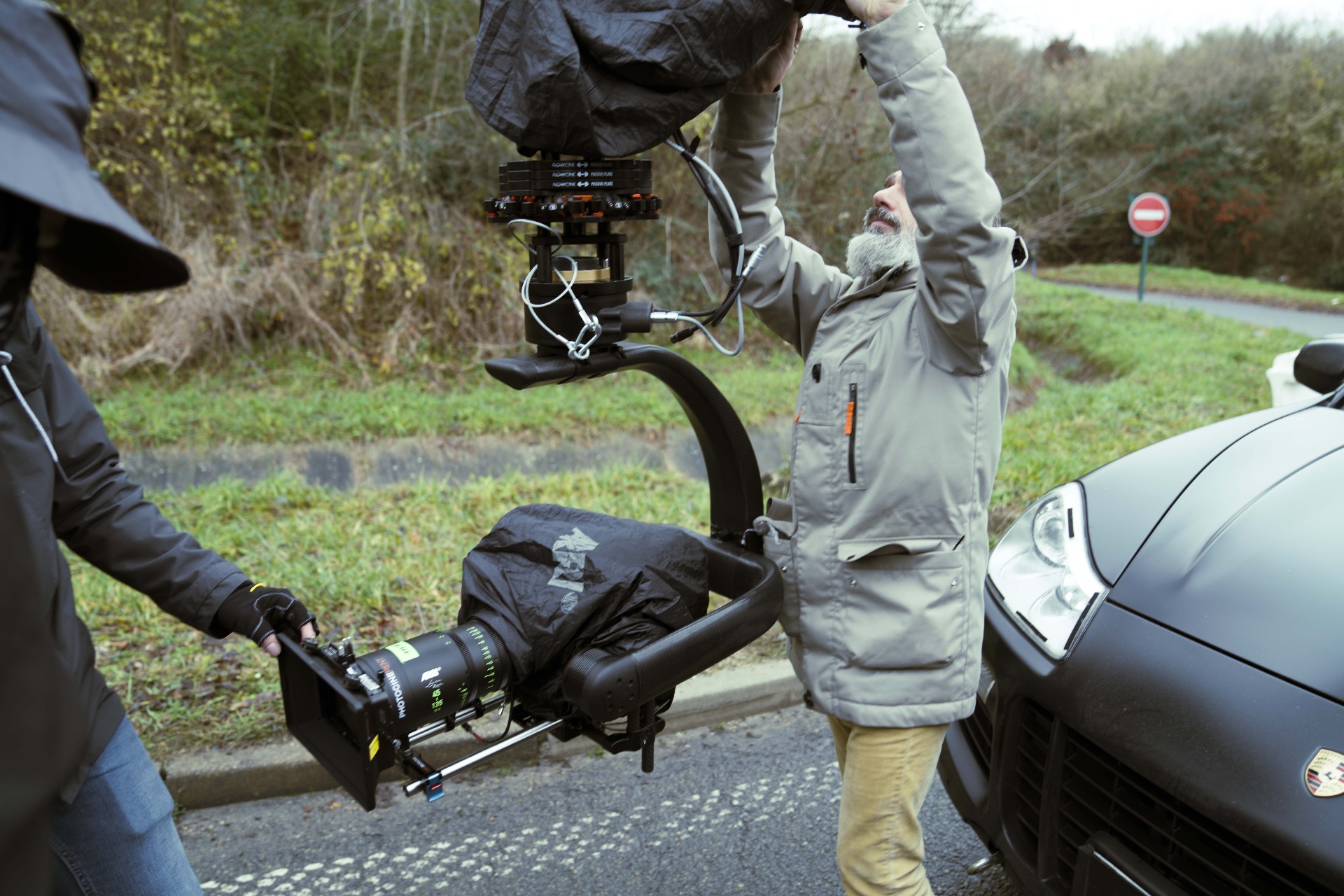 Installation d'un Steadicam et d'une optique ARRI sur véhicule